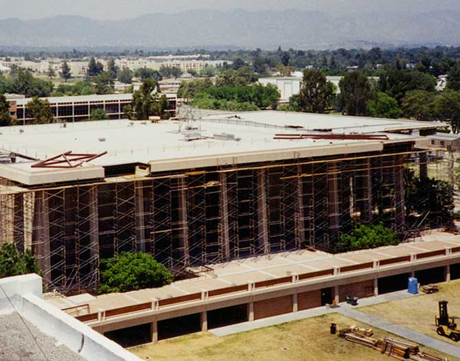 View of CSUN Oviatt Library under construction