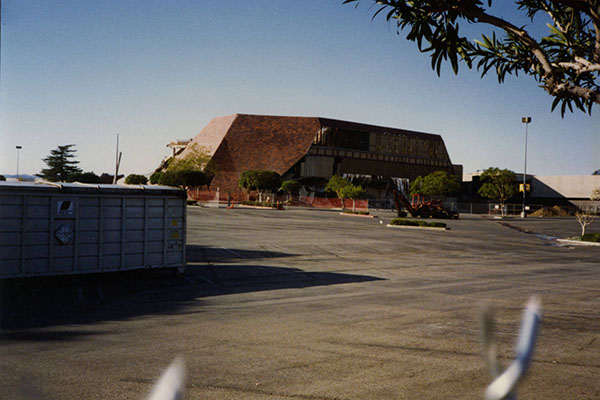Damage at the Northridge Shopping Mall