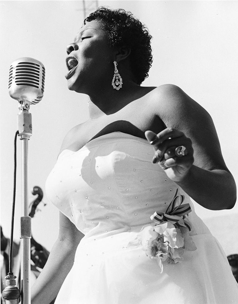 Dinah Washington performing at Wrigley Field, Los Angeles, 1950